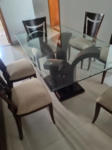 Mesa de jantar com 6 cadeiras