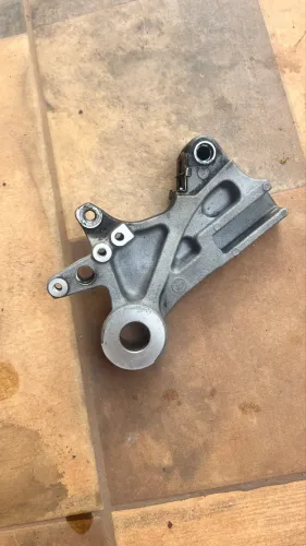 SUPORTE PINÇA DE FREIO HORNET ABS