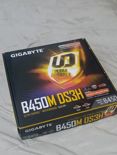 Placa mãe GIGABYTE B450M DSH3