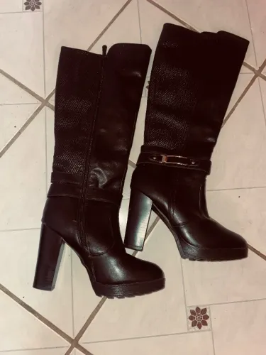 BOTAS DE COURO PRETA 