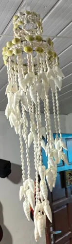 Lustre de conchas do mar e buzios