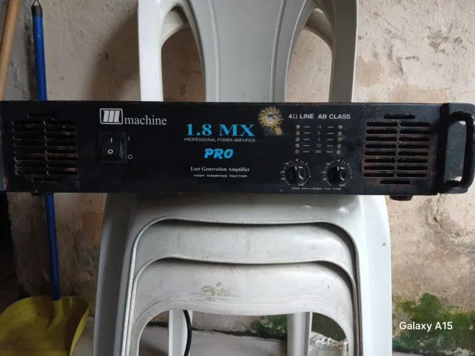Amplificador prof.  machine , usado , precisa de reparo em uma saída , 