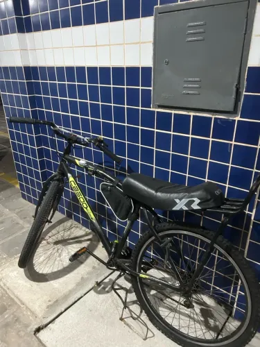 Bicicleta CB500 parada