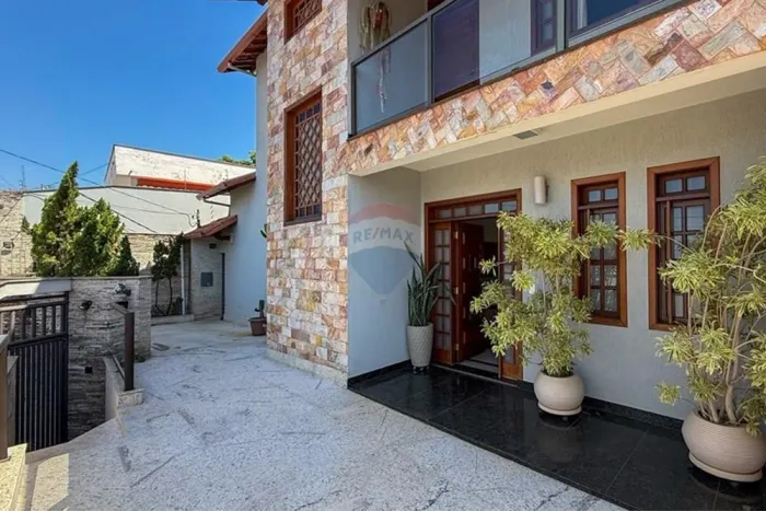 Casa com 3 quartos à venda no bairro Salgado Filho - 3 suítes