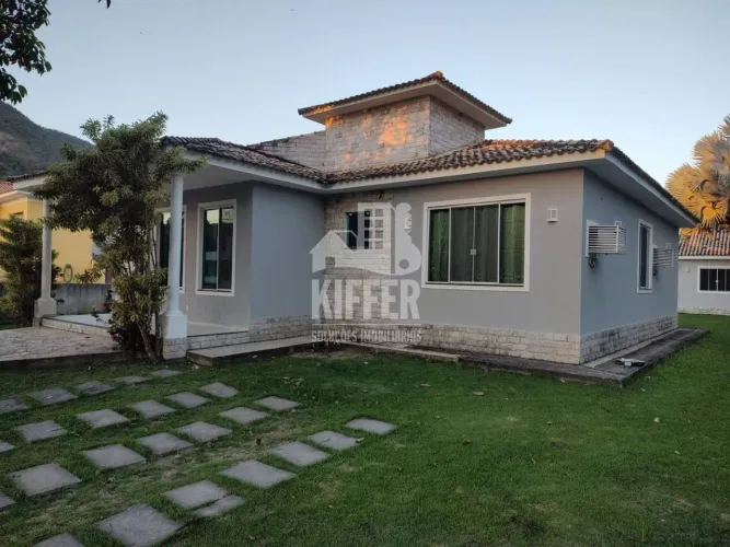 Casa com 4 dormitórios à venda, 270 m² por R$ 790.000,00 - Ubatiba - Maricá/RJ