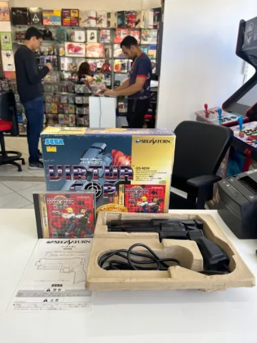 PISTOLA VIRTUA GUN LIMITED EDITION VIRTUA COP SET (JPN) NA CAIXA SEMINOVO - SEGA SATURN