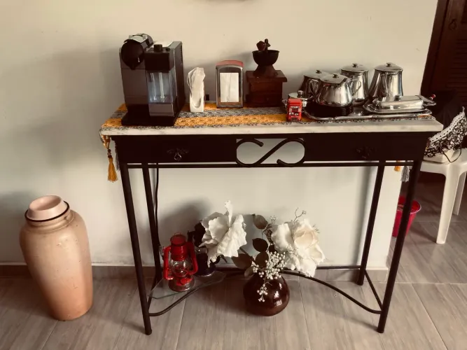 Aparador de ferro tampo mármore com 2 Gavetas anos 80