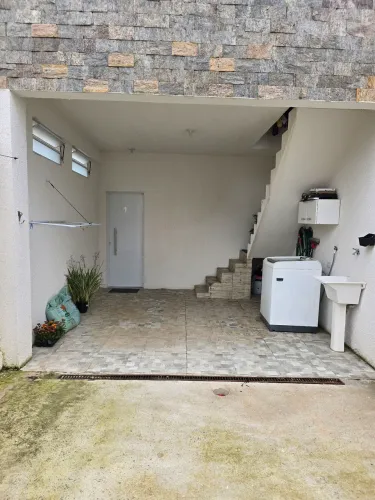 Aluga-se Kit net no Atuba em Curitiba com garagem coberta.