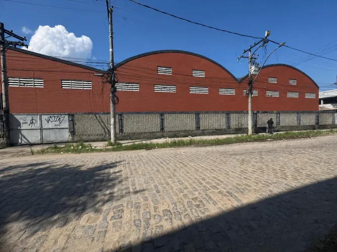 Galpão para alugar na Rua Manuel Duarte, Porto Velho, São Gonçalo - RJ