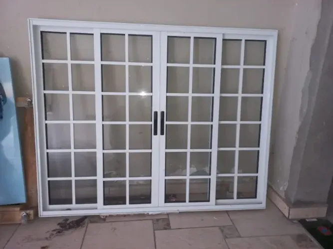 Janela de Alumínio EBEL Quadriculada 1,20m x 1,50m - 4 Folhas - Branca