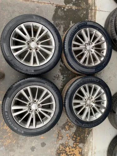 Rodas 16 Corolla original Toyota + PNEUS MICHELIN