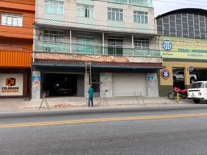 Duas Lojas Comerciais com 400m² e Mezanino para Locação no Prado, Nova Friburgo