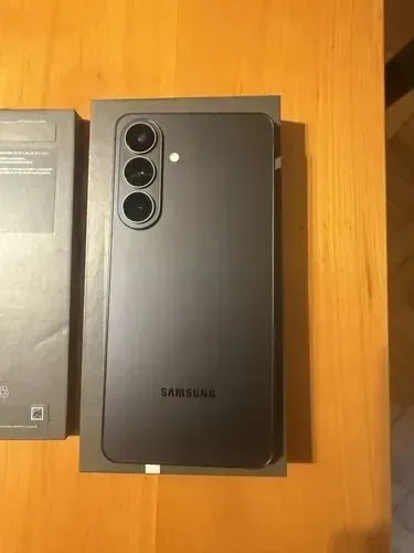 S 26 Plus sem detalhes.