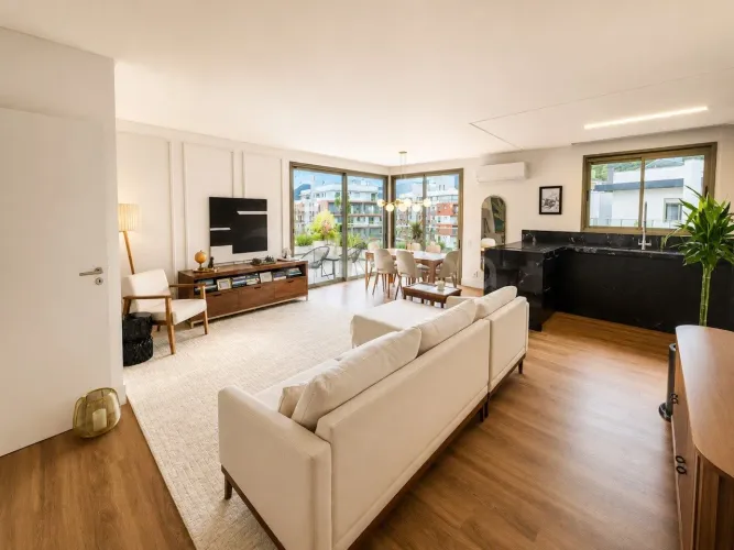Cobertura de 224 m² com 3 suítes no Córrego Grande