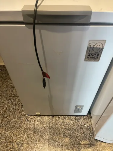 Refrigerador / freezer horizontal pequeno Midea CFA10B2 (não gela)