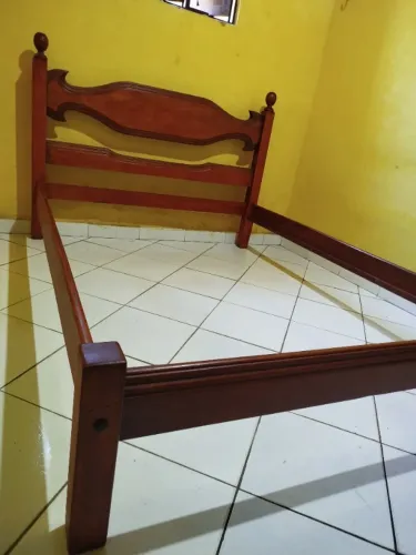Cama Casal em Madeira de Cerejeira Maciça