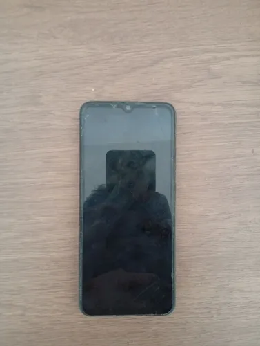 Dois Smartphones com defeitos