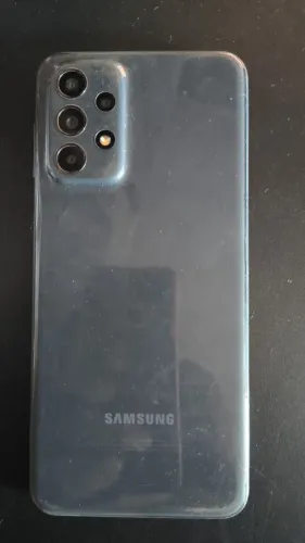 Celular com tela quebrada