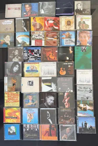Coleção de CDs e DVDs Originais