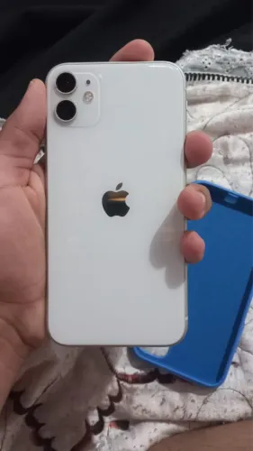 iPhone 11 branco 420rs