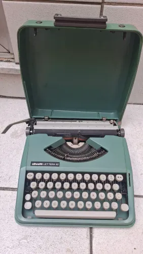 Vendo Maquina de escrever olivette Lettera 82