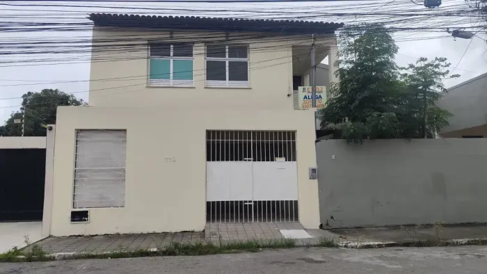 Imóvel para aluguel possui 100 metros quadrados com 2 quartos em Getúlio Vargas - Aracaju