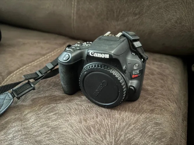 Cânon Rebel EOS SL2 + Flash
