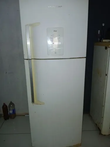 Geladeira tá faltando só uma peça no moto