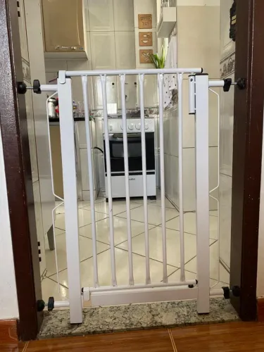 Porteira de segurança para bebê e PET com extensor - Branca - Usada