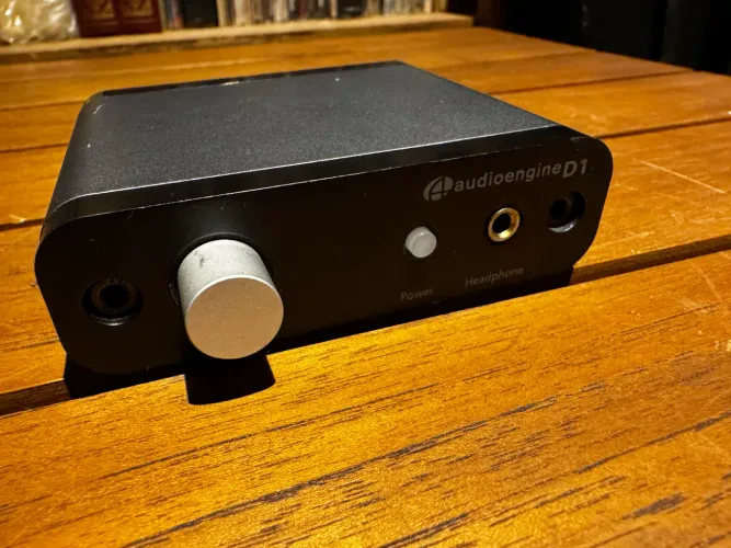 DAC Audioengine D1 24 bits - USB e óptico, com amp de fone