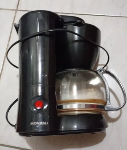 *Cafeteria mondial 800w 220v*<br><br>*R$ 120 + frete*