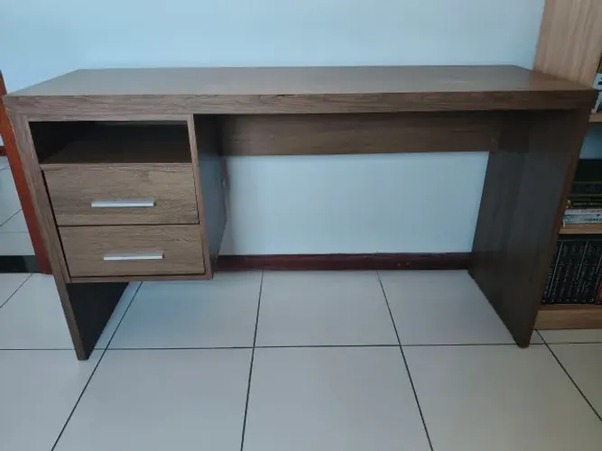 Escrivaninha para computador/estudo