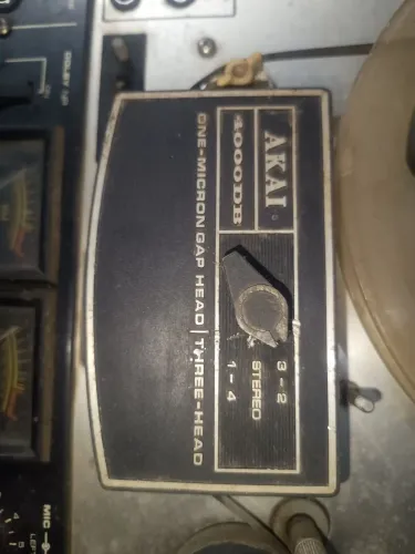 Vendo um toca fita de rolo AKAI 40000