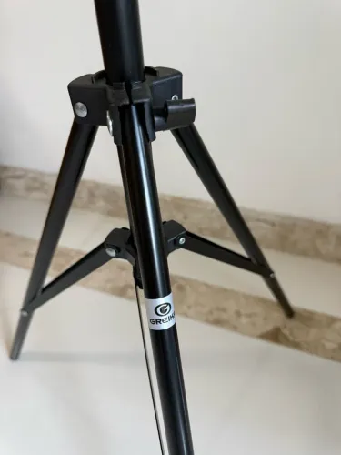 Tripé de iluminação Greika YS302 altura max 2M