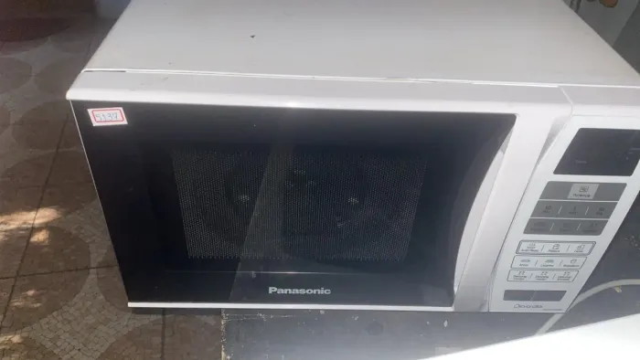 Vendo 2 micro-ondas - LG e Panasonic