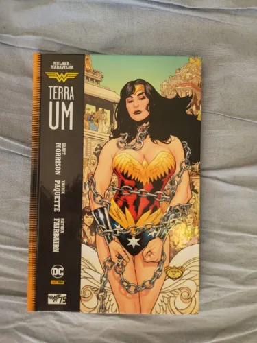 Mulher Maravilha Terra Um Vol. 1- Capa Dura - HQ Panini