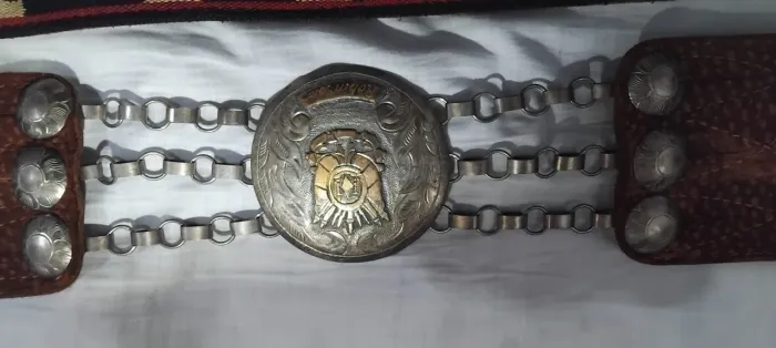  Vendo Cinto gaúcho flores em alpaca banhado a ouro e prata 350