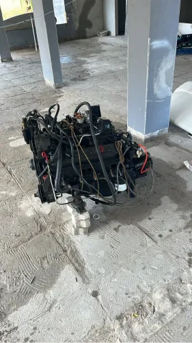 Motor Volvo Penta 5.7 GI EFI V8 - 270 HP Revisado Rabeta Volvo Penta DP-S Duoprop 1.95:1