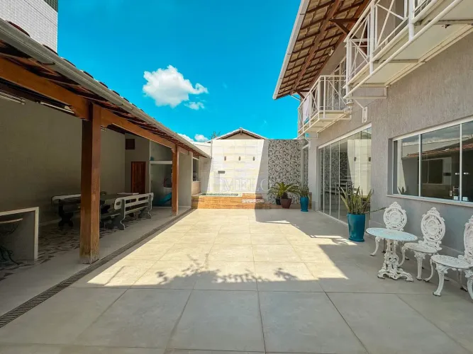 Belíssima Casa à Venda no Itapoã R$1.900.000,00