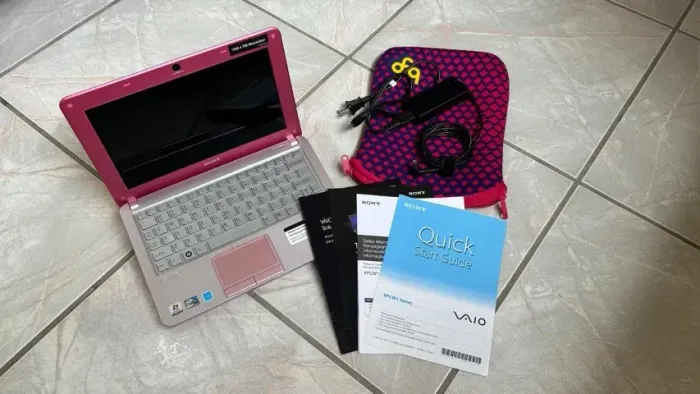Netbook Sony VAIO VPCW121AX/P Rosa - Capa + Carregador