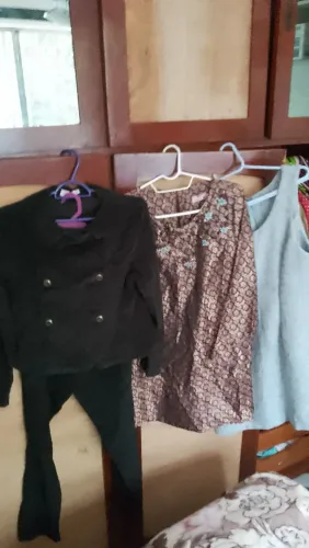 Roupas Femininas: vestido estampado(Maria Filó), Vestido Liso(Moça  Bonita) 
