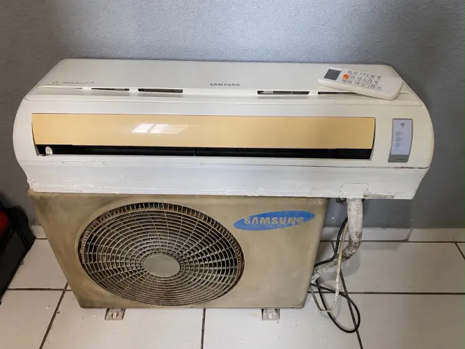 Ar Condicionado Samsung Vírus Doctor somente frio. 12mil Btu 220v.