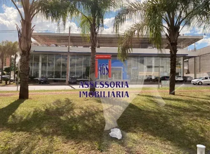 Galpão comercial de grande porte com estrutura completa e ampla área de operação - Venda