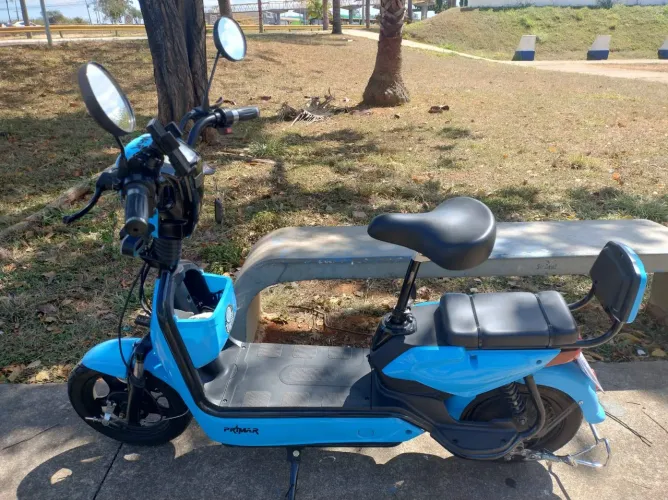 moto elétrica azul