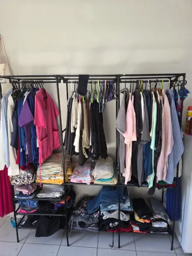 Guarda roupa estilo arara