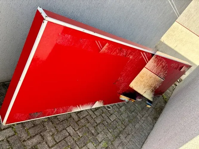 Painel comercial? / ?painel decorativo? / ?fachada cenográfica?/ ?estrutura de comunicação