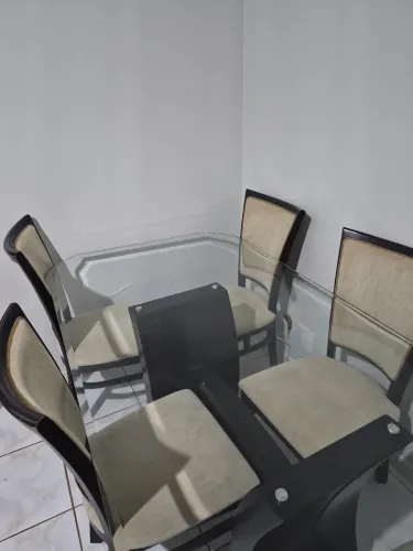 mesa de vidro com 6 cadeiras