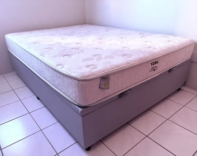 Vende-se cama baú com colchão 