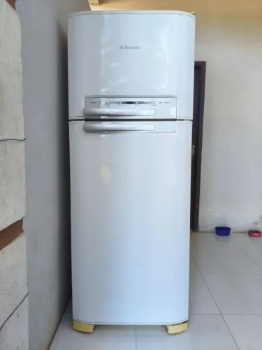 Geladeira semi nova Frost Free Electrolux