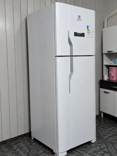 Geladeira Semi nova, Motivo viagem